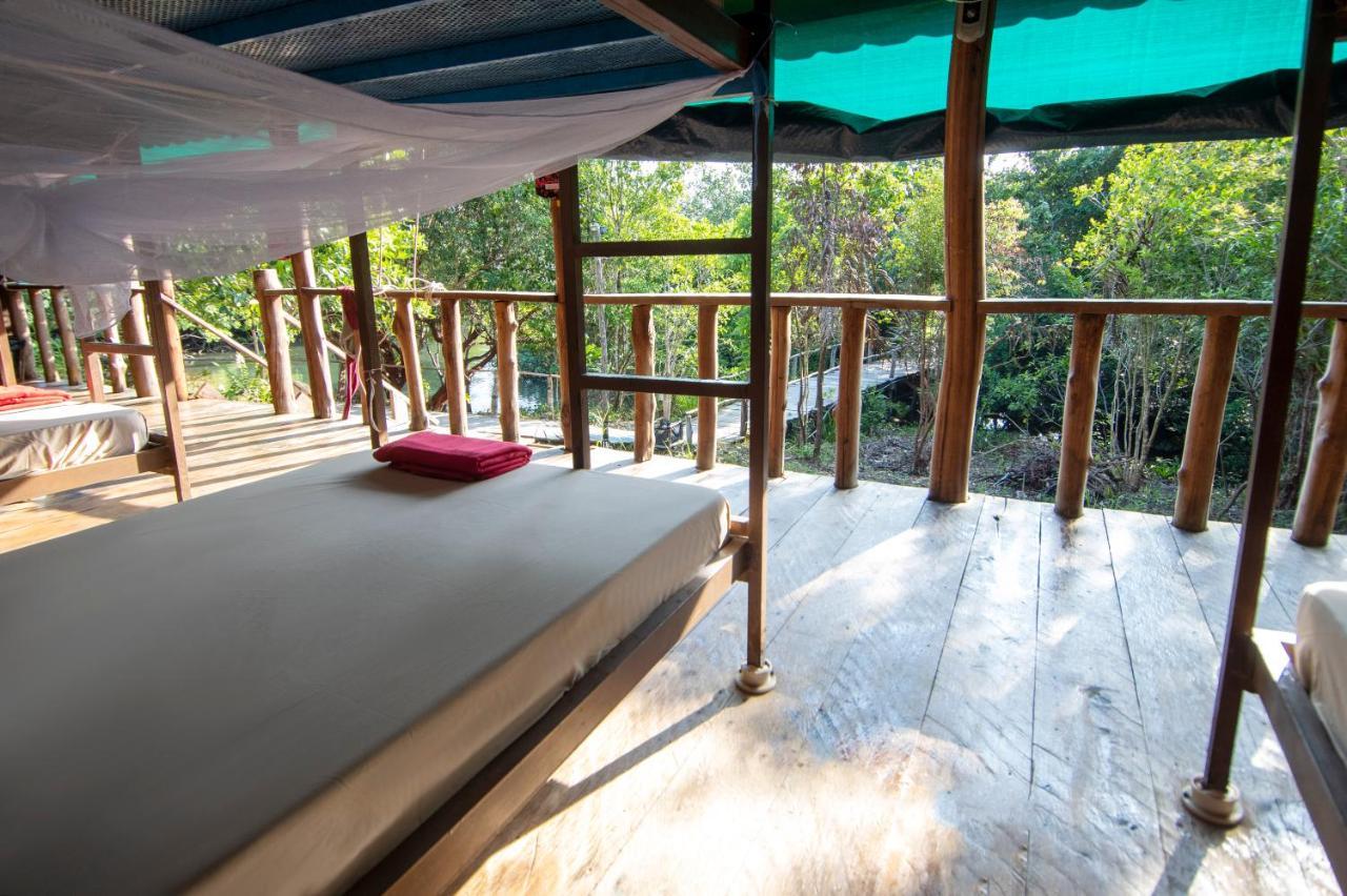 Mad Monkey Koh Rong Samloem *