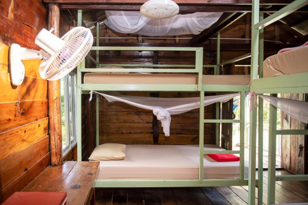 Mad Monkey Koh Rong Samloem *
