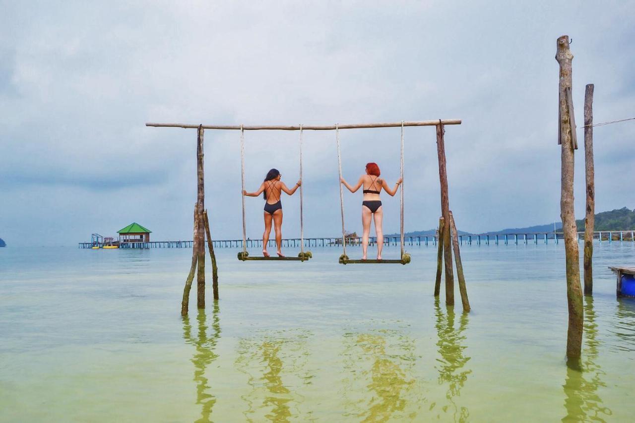 Mad Monkey Koh Rong Samloem * Koh Rong Sanloem